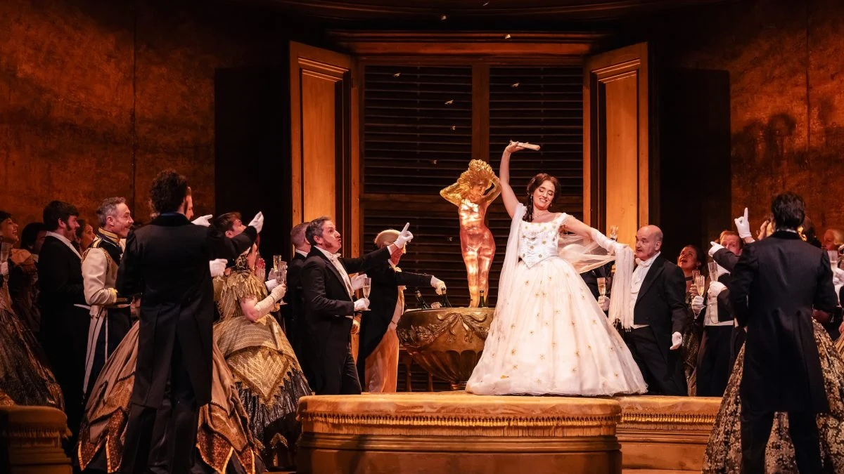 A Timeless La traviata Returns to the Royal Opera House with Poise and Power