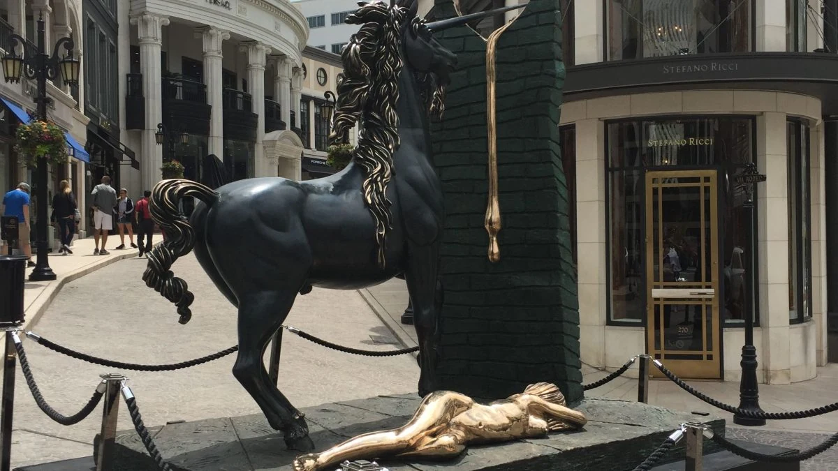 Salvador Dalí Comes to Beverly Hills
